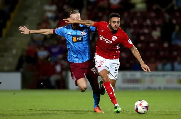 Framed Print : Derrick Williams Outmaneuvers Kevin van Veen: Scunthorpe United vs. Bristol City, EFL Cup 2016 Framed Print : Derrick Williams Outmaneuvers Kevin van Veen: Scunthorpe United vs. Bristol City, EFL Cup 2016