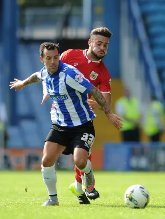 Framed Print : Derrick Williams vs Ross Wallace: Intense Battle for Possession in Sheffield Wednesday vs Bristol City Championship Clash