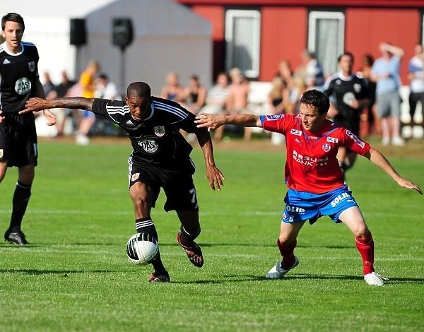 Determined Marvin Elliott Fights for the Ball: Helsingborgs IF vs. Bristol City