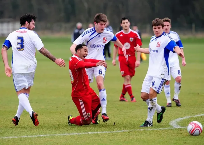 Framed Print : Determined Nicky Maynard's Battle for Possession Against Swindon Defense