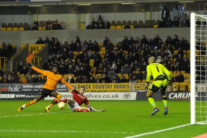 Framed Print : Dramatic Equalizer: Aden Flint Scores for Bristol City Against Wolves in Sky Bet Championship (08 / 03 / 2016)