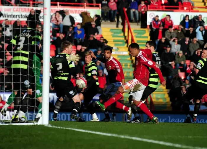 Framed Print : Dramatic Last-Minute Defence: Liam Fontaine's Header Denied at Ashton Gate, Bristol City vs Scunthorpe United, Championship Football Match, 2010