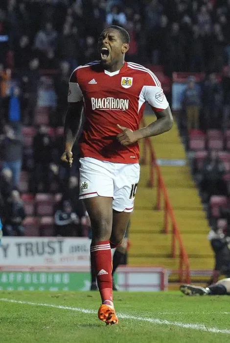 Framed Print : Dramatic Last-Minute Goal: Jay Emmanuel-Thomas Scores for Bristol City in Sky Bet League One