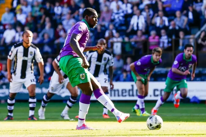 Framed Print : Dramatic Late Penalty: Jay Emmanuel-Thomas Scores for Bristol City against Notts County in Sky Bet League 1 (31 / 04 / 2014) Framed Print : Dramatic Late Penalty: Jay Emmanuel-Thomas Scores for Bristol City against Notts County in Sky Bet League 1 (31 / 04 / 2014)