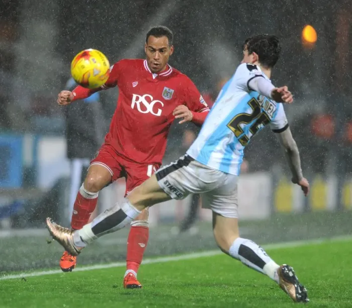 Framed Print : Elliott Bennett vs Ben Chilwell: Intense Battle at Huddersfield Town vs Bristol City (12 / 12 / 2015) Framed Print : Elliott Bennett vs Ben Chilwell: Intense Battle at Huddersfield Town vs Bristol City (12 / 12 / 2015)