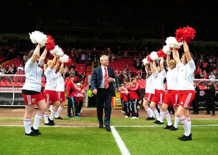 Framed Print : Emotional Farewell: Steve Lansdown's Last Game as Bristol City Chairman (07 / 05 / 2011) - Championship Match vs. Hull City