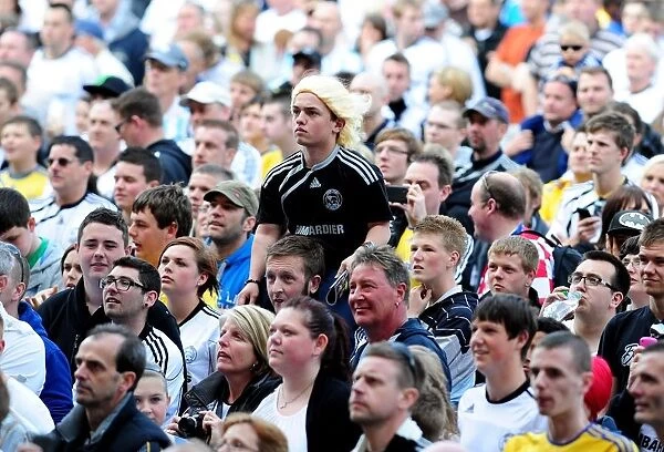 Emotional Farewell: Robbie Savage Bids Adieu to Derby County Fans in His Last Championship Game at Pride Park (30 / 04 / 2011)