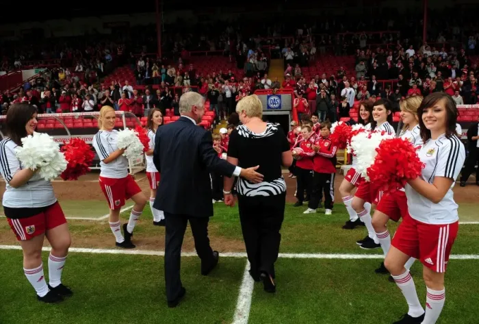 Framed Print : Emotional Farewell: Steve Lansdown Bids Adieu as Bristol City Chairman (07 / 05 / 2011) Framed Print : Emotional Farewell: Steve Lansdown Bids Adieu as Bristol City Chairman (07 / 05 / 2011)