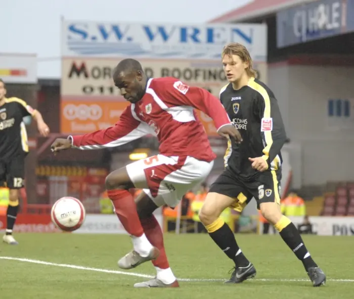 Framed Print : Enoch Showunmi: Clash Between Bristol City and Cardiff City Framed Print : Enoch Showunmi: Clash Between Bristol City and Cardiff City