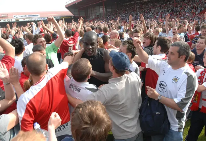 Framed Print : Enoch Showunmi Leads Bristol City to Promotion