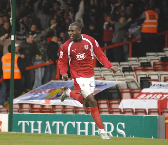 Framed Print : Enoch Showunmi Strikes for Bristol City Against Barnsley