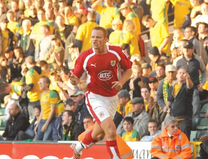 Framed Print : Exultant Lee Trundle: Norwich City vs. Bristol City Football Rivalry Framed Print : Exultant Lee Trundle: Norwich City vs. Bristol City Football Rivalry