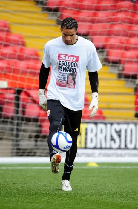 Framed Print : FA Cup: David James of Bristol City Wears T-Shirt with £50, 000 Reward for Joanna Yeates Killer's Arrest Framed Print : FA Cup: David James of Bristol City Wears T-Shirt with £50, 000 Reward for Joanna Yeates Killer's Arrest