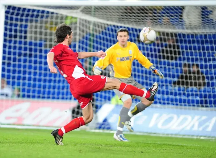 Framed Print : FA Cup Showdown: Cardiff City vs. Bristol City, Season 09-10