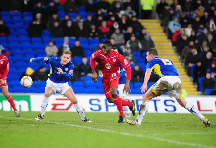 Framed Print : FA Cup Showdown: Cardiff City vs. Bristol City, Season 09-10 Framed Print : FA Cup Showdown: Cardiff City vs. Bristol City, Season 09-10