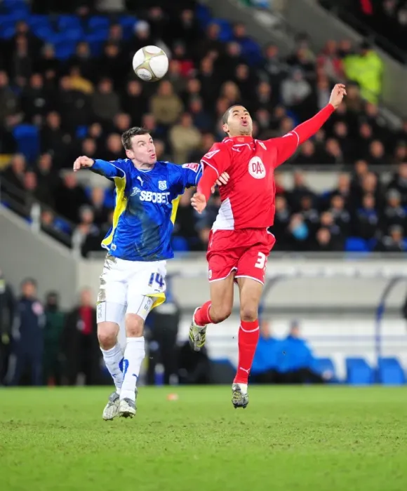 Framed Print : FA Cup Showdown: Cardiff City vs. Bristol City, Season 09-10 Framed Print : FA Cup Showdown: Cardiff City vs. Bristol City, Season 09-10