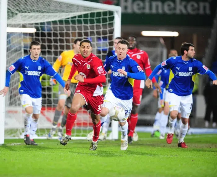 Framed Print : FA Cup Showdown: Cardiff City vs. Bristol City, Season 09-10