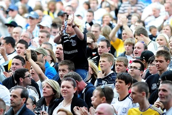 Fans Bid Farewell: Emotional Goodbye to Robbie Savage at Derby County's Pride Park (Championship: Derby County vs. Bristol City, 30 / 04 / 2011)