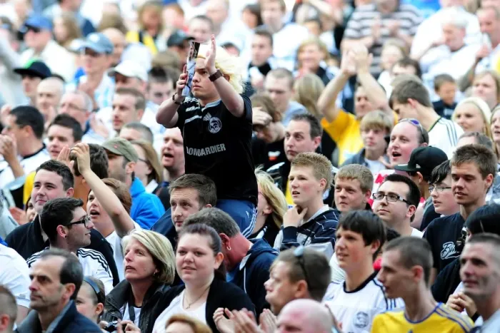 Framed Print : Fans Bid Farewell: Emotional Goodbye to Robbie Savage at Derby County's Pride Park (Championship: Derby County vs. Bristol City, 30 / 04 / 2011)