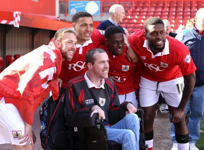 Framed Print : Fans and Players Celebrate Together: Jay Emmanuel-Thomas, Kieran Agard, James Tavernier, and Scott Wagstaff of Bristol City with a Supporter