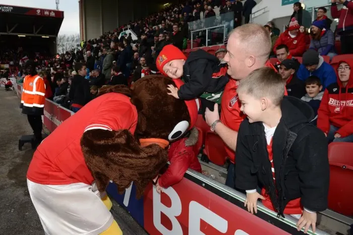 Framed Print : Fans Savor Scrumpy Beer at Ashton Gate: Bristol City vs Blackburn Rovers, 05 / 12 / 2015 Framed Print : Fans Savor Scrumpy Beer at Ashton Gate: Bristol City vs Blackburn Rovers, 05 / 12 / 2015