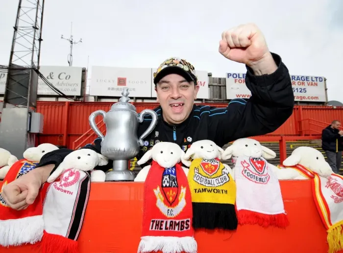 Framed Print : Fan's Unique FA Cup Tribute: A Lamb Display at Tamworth vs. Bristol City (2013)