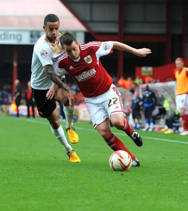 Framed Print : A Fight for Possession: Shorey vs Eastmond Framed Print : A Fight for Possession: Shorey vs Eastmond