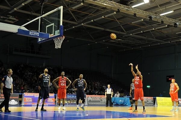 Flyers Stewart in Action Against Wolves in British Basketball League Cup