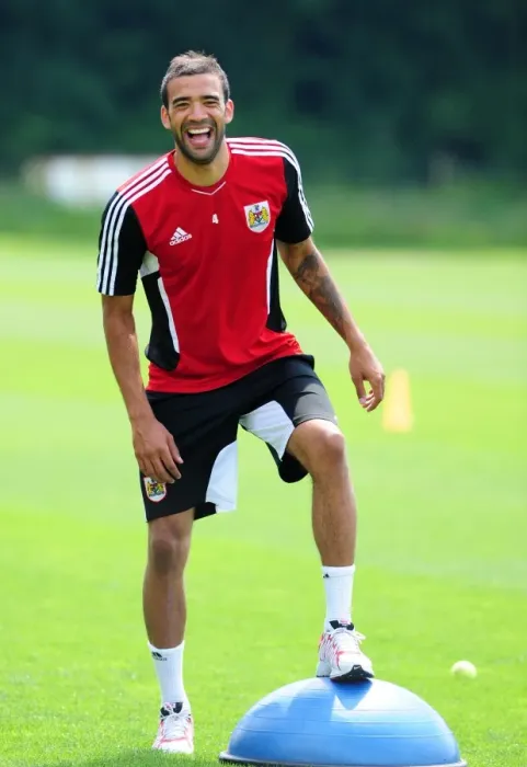 Framed Print : Focused and Ready: Liam Fontaine's Intense Pre-Season Training with Bristol City