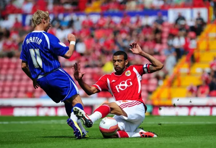 Framed Print : Fontaine vs Martin: Intense Championship Battle at Ashton Gate - Bristol City vs Ipswich Town (06 / 08 / 2011)