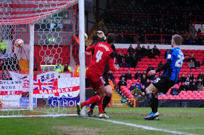 Framed Print : Fontaine's Decisive Strike: 2-0 for Bristol City Against Barnsley, 23rd February 2013