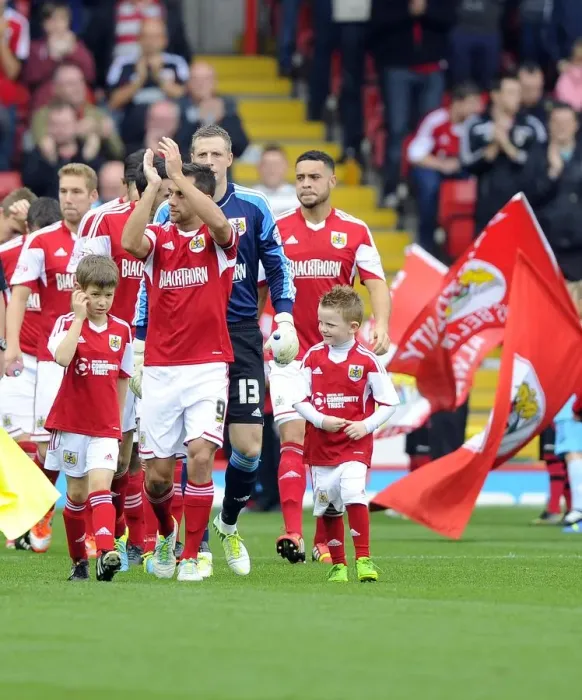 Framed Print : Football Rivalry: Bristol City vs Colchester United at Ashton Gate (September 2013) - Joe Meredith / JMP Framed Print : Football Rivalry: Bristol City vs Colchester United at Ashton Gate (September 2013) - Joe Meredith / JMP