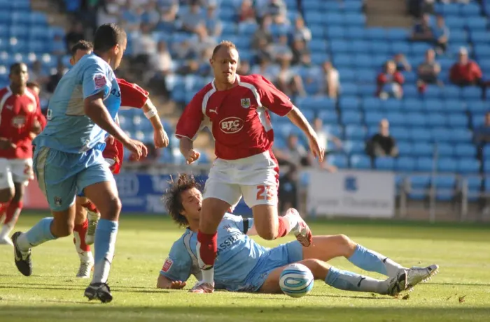 Framed Print : Football Rivalry: Lee Trundle in Action - Coventry City vs. Bristol City