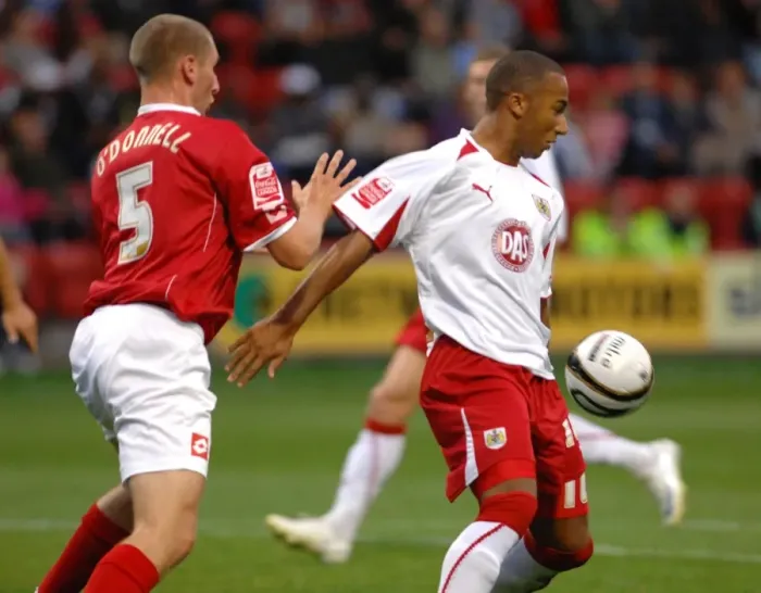 Framed Print : Football Showdown: Bristol City vs Crewe Alexandra - Season 08-09
