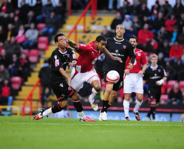 Framed Print : Football Showdown: Bristol City vs Sheffield United - Season 09-10 Framed Print : Football Showdown: Bristol City vs Sheffield United - Season 09-10