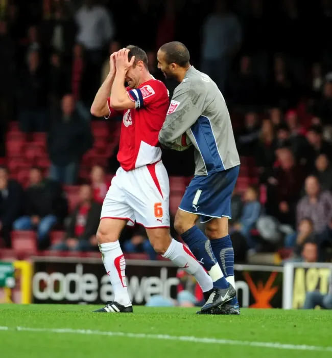 Framed Print : A Football Showdown: Bristol City vs Sheffield Wednesday - Season 09-10 Framed Print : A Football Showdown: Bristol City vs Sheffield Wednesday - Season 09-10