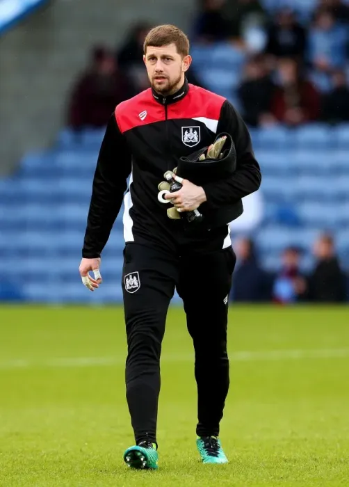 Framed Print : Frank Fielding of Bristol City in Action at Burnley's Turf Moor, FA Cup Fourth Round (28 / 01 / 2017)