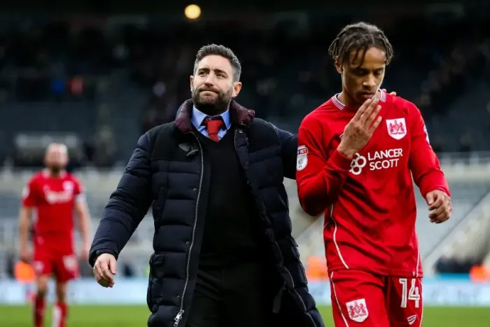 Framed Print : Frustrated Lee Johnson: Bristol City Surrenders 2-2 Lead Against Newcastle United