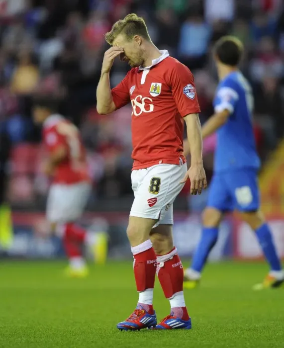 Framed Print : Frustrated Wade Elliott During Bristol City's Match Against Leyton Orient Framed Print : Frustrated Wade Elliott During Bristol City's Match Against Leyton Orient