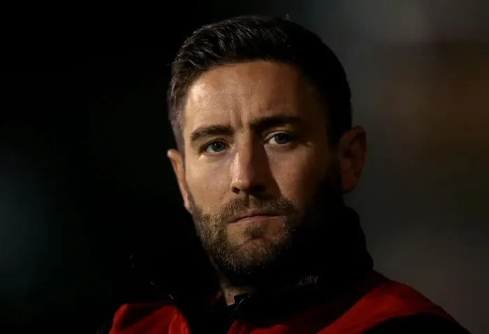 Framed Print : Fulham vs. Bristol City: Lee Johnson Leads the Robins in EFL Cup Clash at Craven Cottage Framed Print : Fulham vs. Bristol City: Lee Johnson Leads the Robins in EFL Cup Clash at Craven Cottage