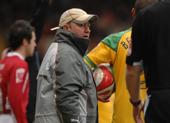 Framed Print : Gary Johnson in Action: Bristol City vs. Norwich City