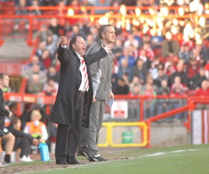 Framed Print : Gary Johnson in Action: Bristol City vs Sheffield Wednesday Framed Print : Gary Johnson in Action: Bristol City vs Sheffield Wednesday