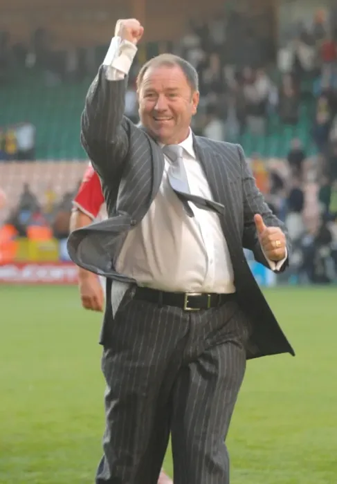 Framed Print : Gary Johnson Leading the Charge: Norwich City vs. Bristol City