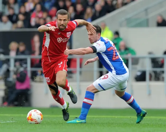 Framed Print : Gary O'Neil in Action: Bristol City vs. Blackburn Rovers, Sky Bet Championship 2016 (October 2016) Framed Print : Gary O'Neil in Action: Bristol City vs. Blackburn Rovers, Sky Bet Championship 2016 (October 2016)
