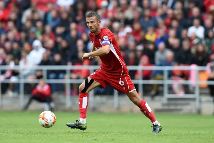Framed Print : Gary O'Neil in Action: Bristol City vs Newcastle United, Sky Bet Championship (2016) Framed Print : Gary O'Neil in Action: Bristol City vs Newcastle United, Sky Bet Championship (2016)