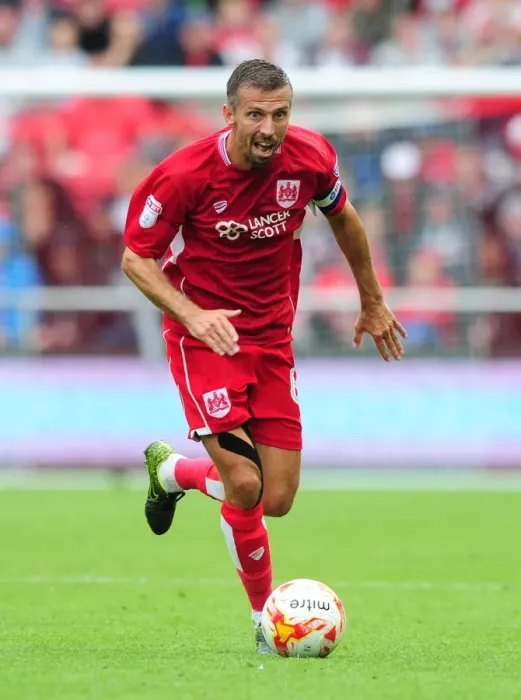 Framed Print : Gary O'Neil in Action: Bristol City vs Newcastle United at Ashton Gate, 2016