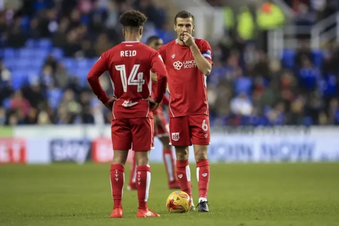 Framed Print : Gary O'Neil Ready for Free Kick: Reading vs. Bristol City, 2016 Framed Print : Gary O'Neil Ready for Free Kick: Reading vs. Bristol City, 2016