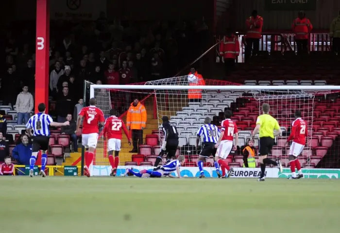 Framed Print : Gary Teale Scores Opening Goal: Bristol City vs. Sheffield Wednesday, FA Cup, Ashton Gate Stadium (08 / 01 / 2011)