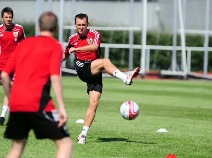 Framed Print : Gavin Williams in Action: Training with Bristol City FC