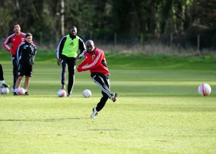 Framed Print : Gear Up: Bristol City First Team Training, January 2011 - Season 10-11 Framed Print : Gear Up: Bristol City First Team Training, January 2011 - Season 10-11